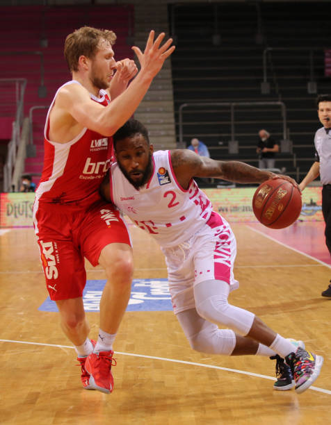 与此形成对 与此形成对