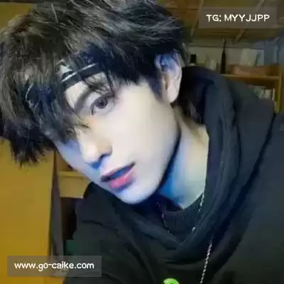 包奕和